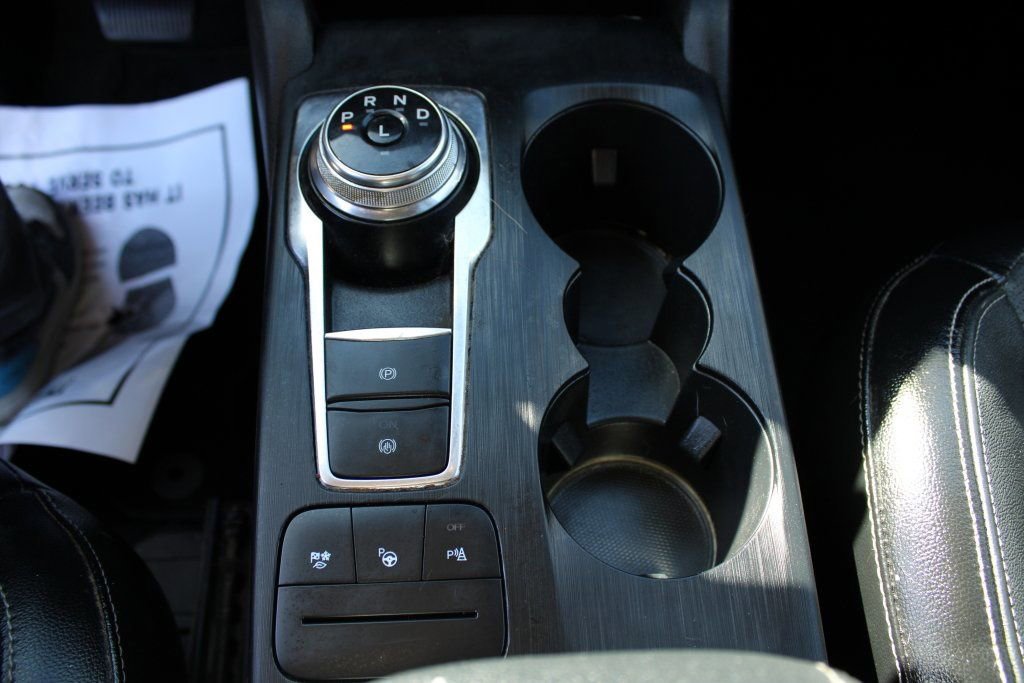 Used 2020 Ford Escape Titanium image 23