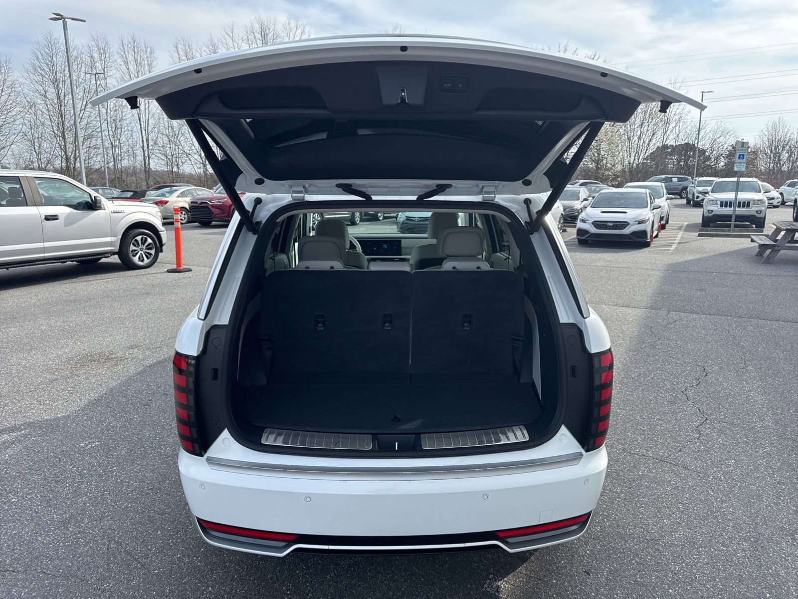 Used 2026 Hyundai Palisade Calligraphy image 9