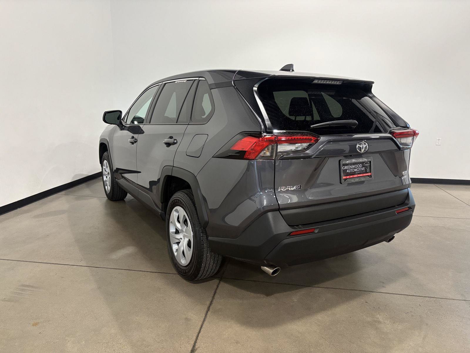 Used 2023 Toyota RAV4 LE AWD/4WD image 5