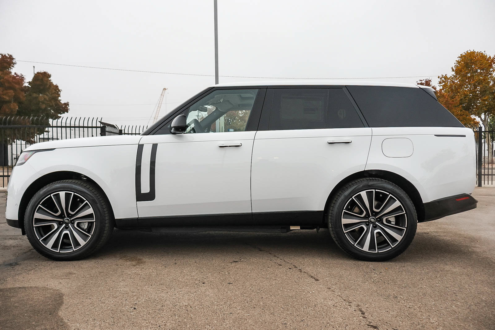 New 2025 Land Rover Range Rover SE AWD/4WD image 7