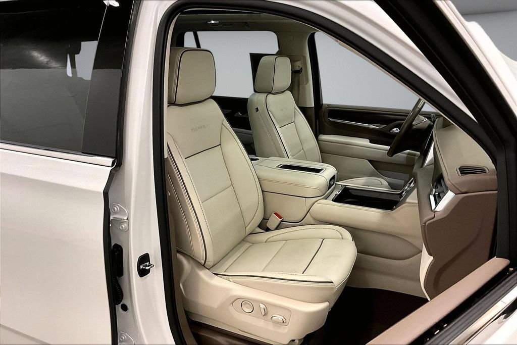 Used 2022 GMC Yukon Denali w/ Denali Premium Package AWD/4WD image 30