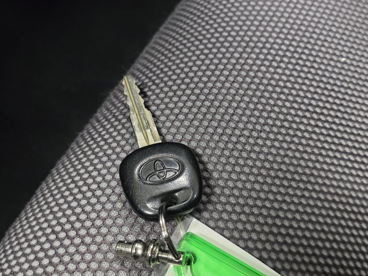 Used 2000 Toyota MR2 Base image 31