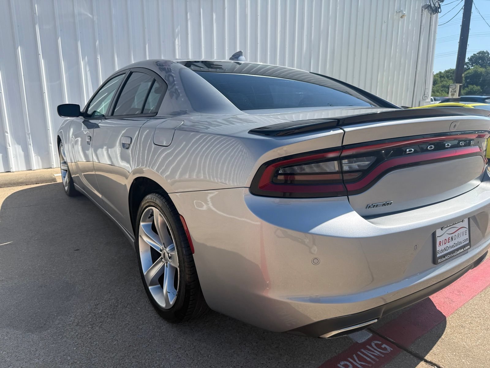 Used 2018 Dodge Charger R/T RWD image 4