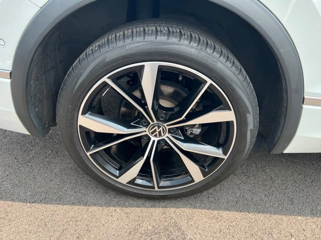 Used 2024 Volkswagen Tiguan SEL R-Line AWD/4WD image 39