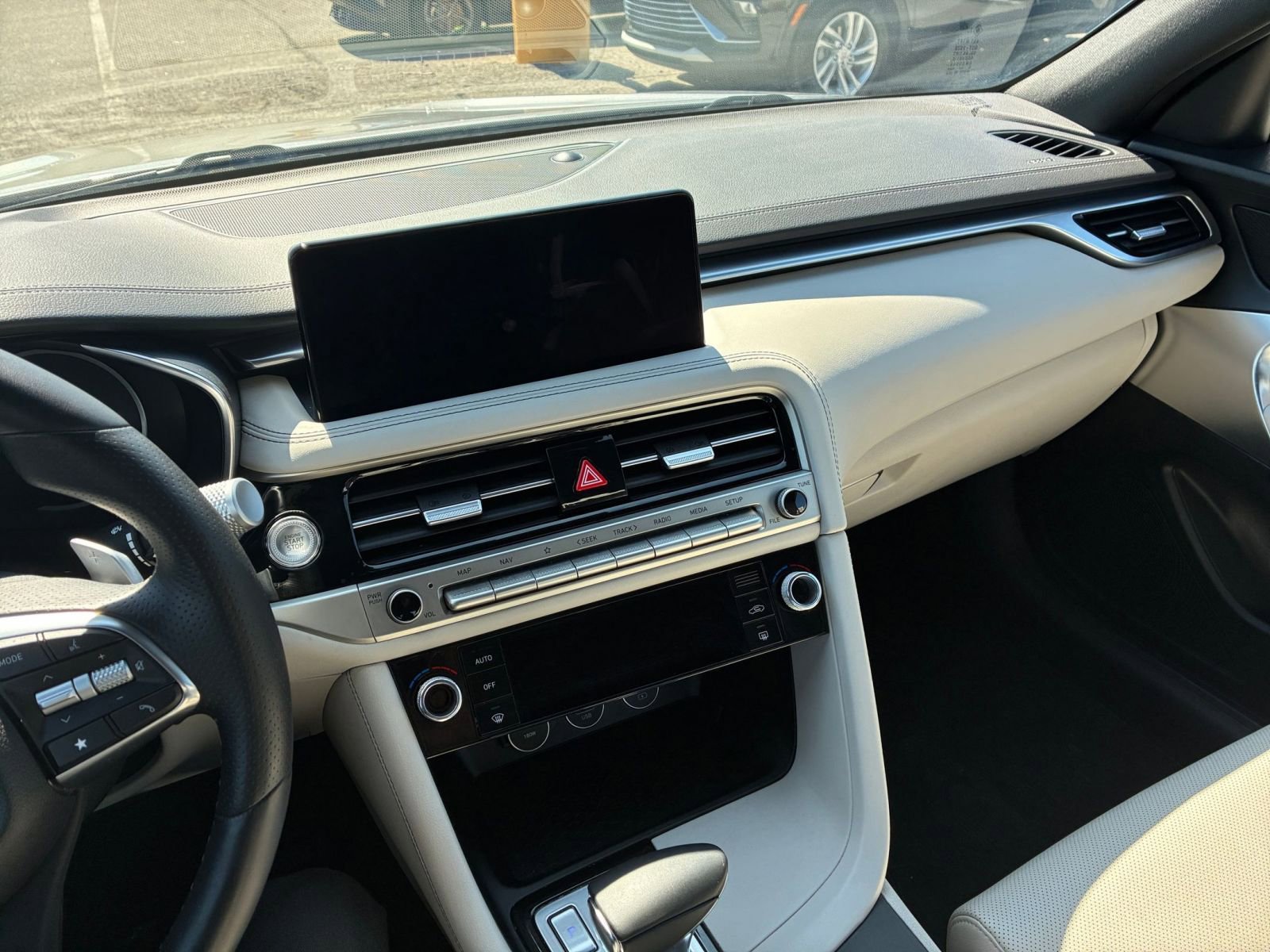 Used 2025 Genesis G70 2.5T image 17