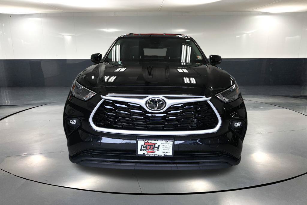 Used 2023 Toyota Highlander XLE AWD/4WD image 9