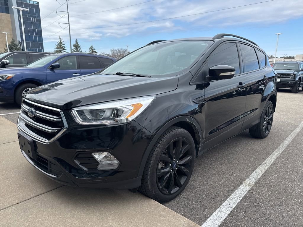 Used 2017 Ford Escape Titanium image 3