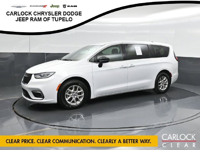 Used 2025 Chrysler Pacifica Select