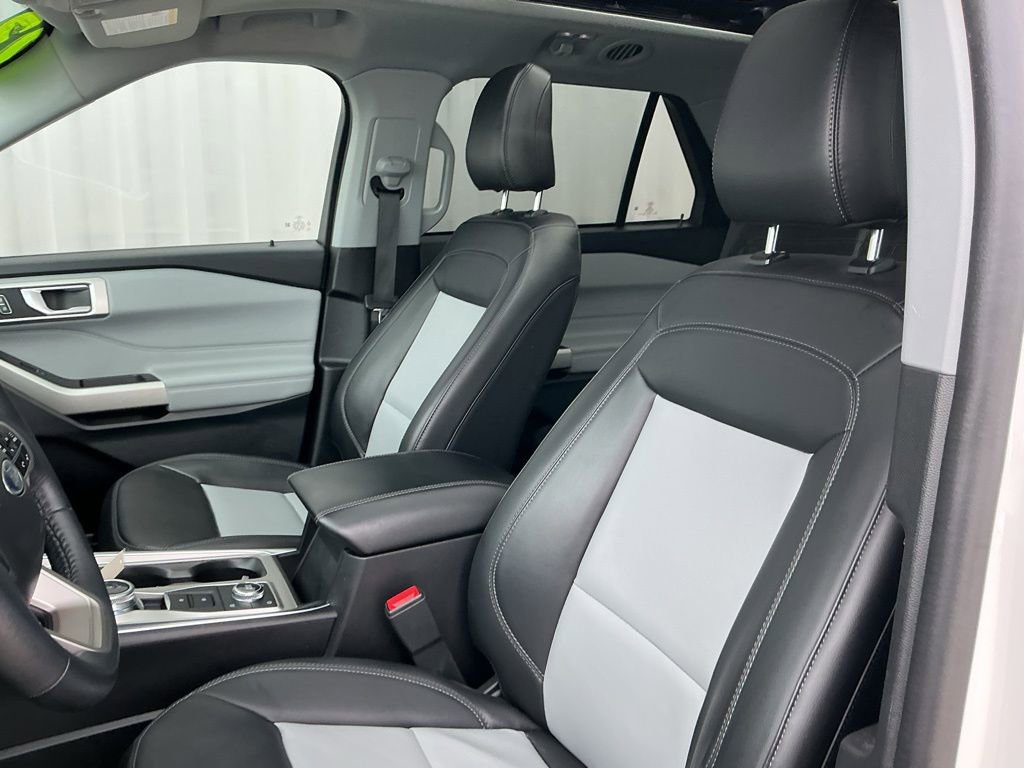 Used 2023 Ford Explorer XLT w/ Equipment Group 202A image 10