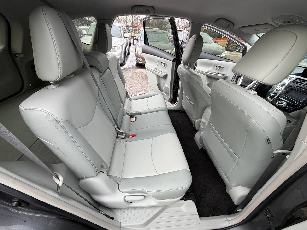 Used 2013 Toyota Prius V Five image 18