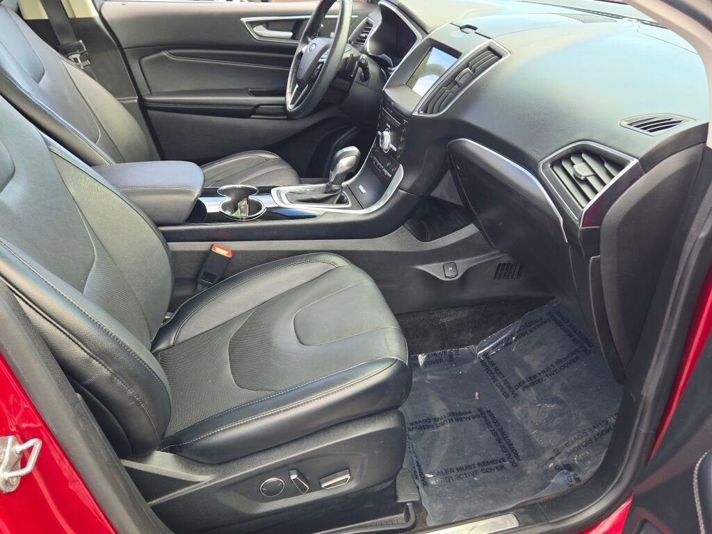 Used 2018 Ford Edge Titanium w/ Equipment Group 301A AWD/4WD image 4