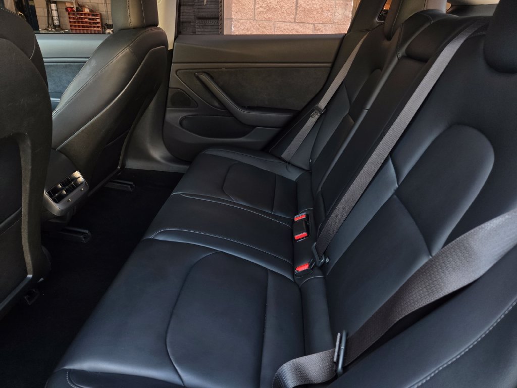 Used 2018 Tesla Model 3 Long Range RWD image 13