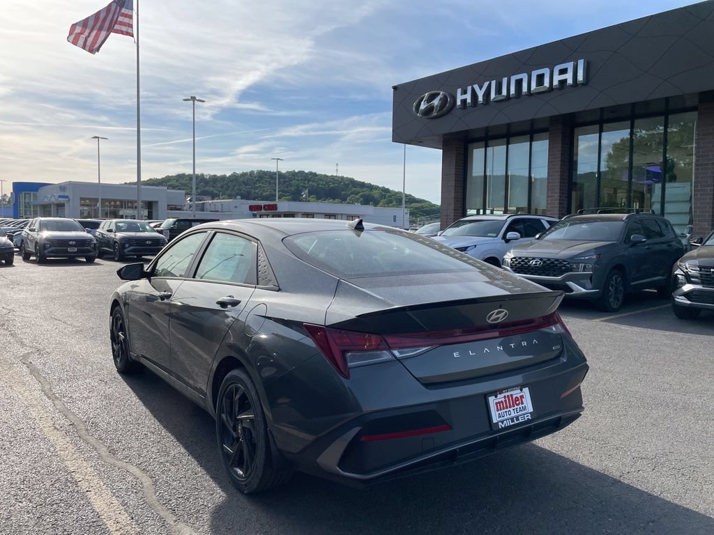 New 2026 Hyundai Elantra SEL FWD image 5