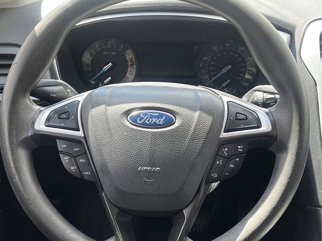 Used 2015 Ford Fusion SE image 22