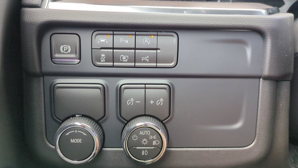 New 2026 Chevrolet Suburban Premier image 24