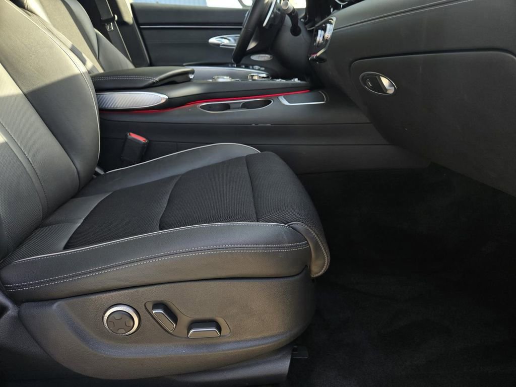 Used 2025 Genesis GV70 3.5T Sport image 9