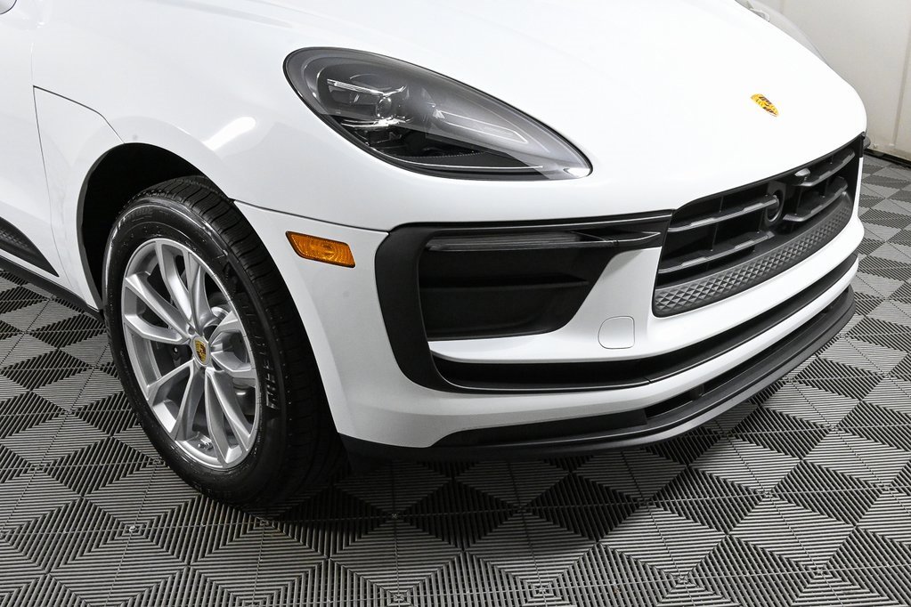 Certified 2025 Porsche Macan image 38