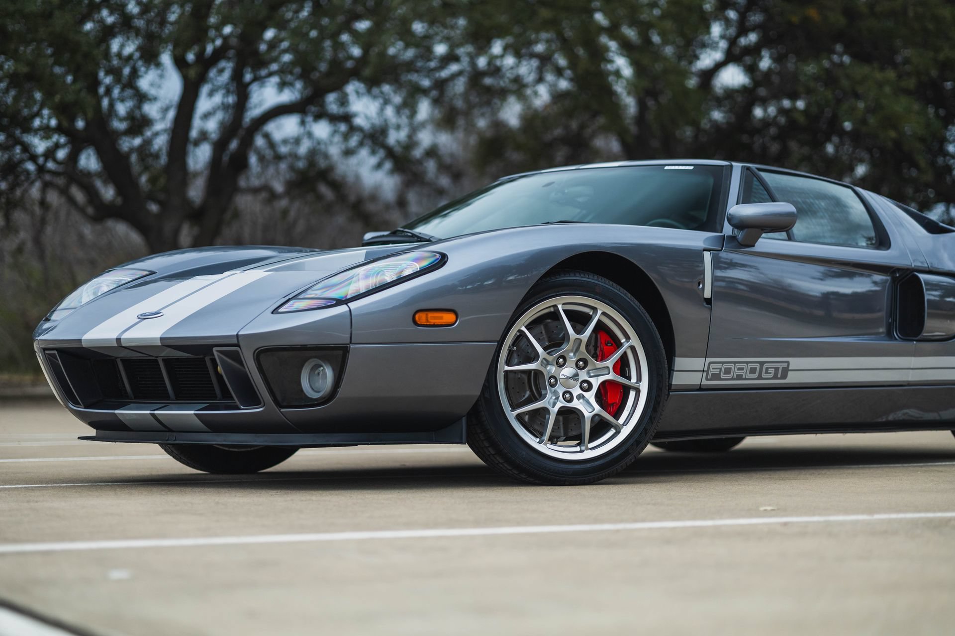 Used 2006 Ford GT RWD image 6