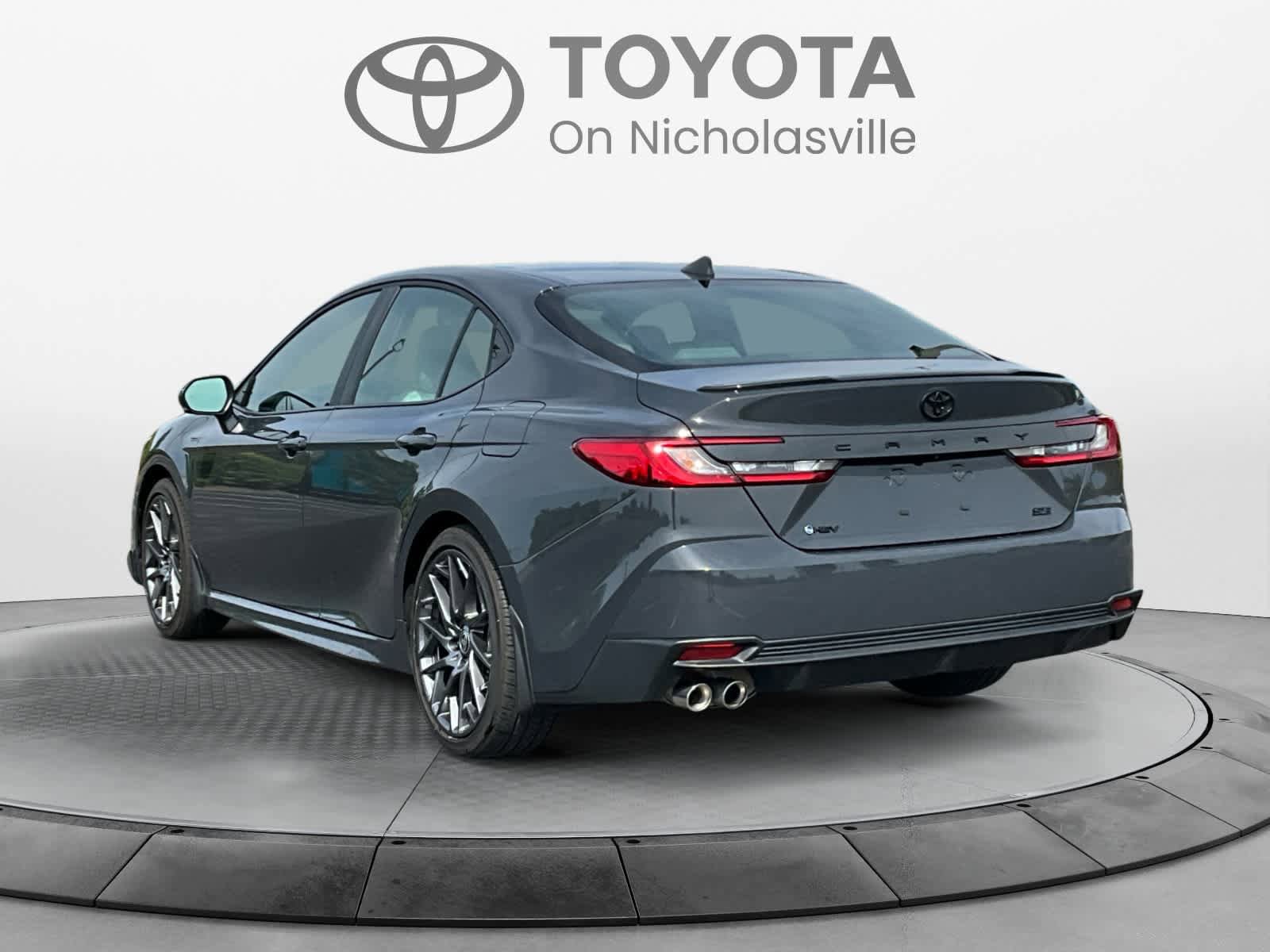 Used 2025 Toyota Camry SE w/ Convenience Package FWD image 4
