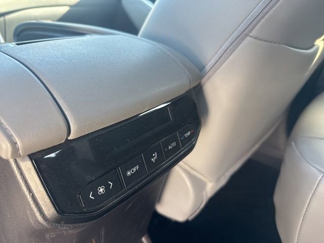 Used 2024 Toyota Highlander XLE image 5