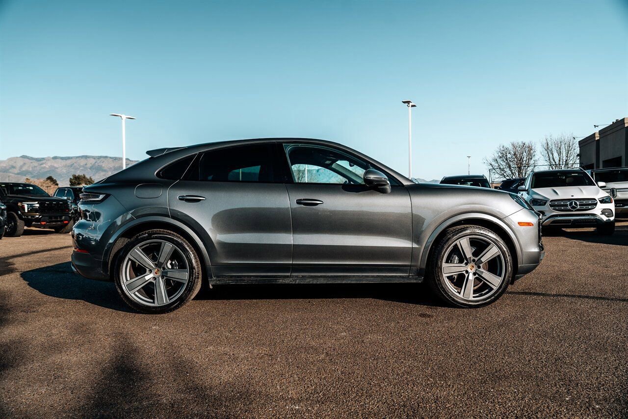 Used 2024 Porsche Cayenne Coupe image 8
