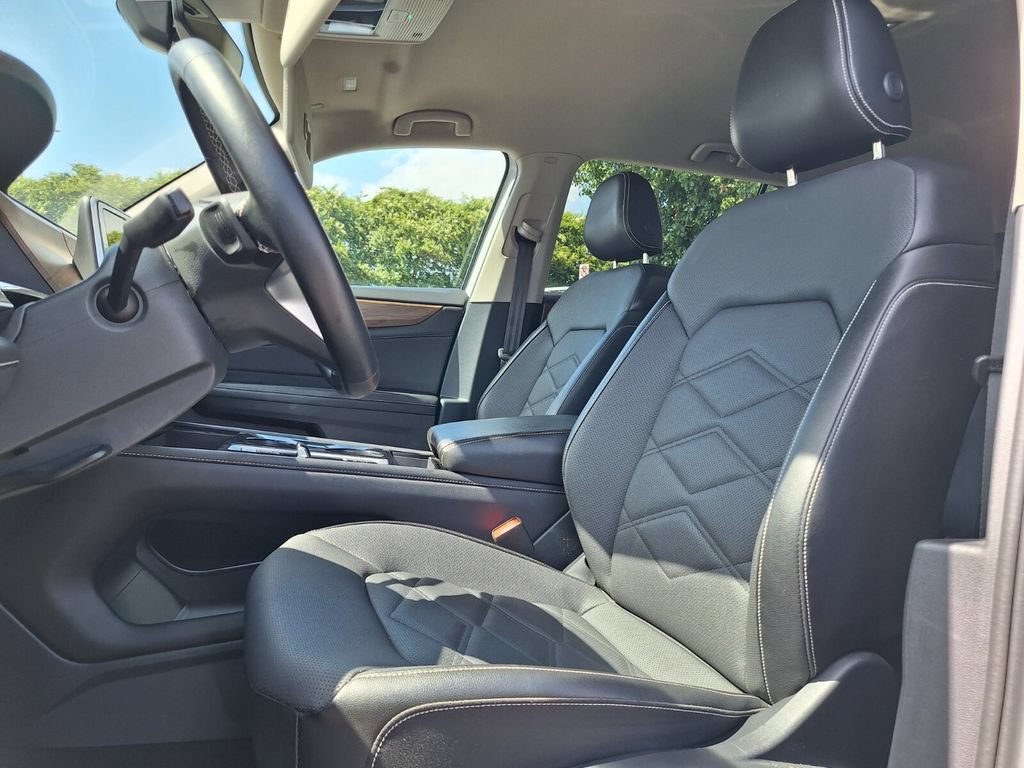 Used 2025 Volkswagen Atlas SE FWD image 21