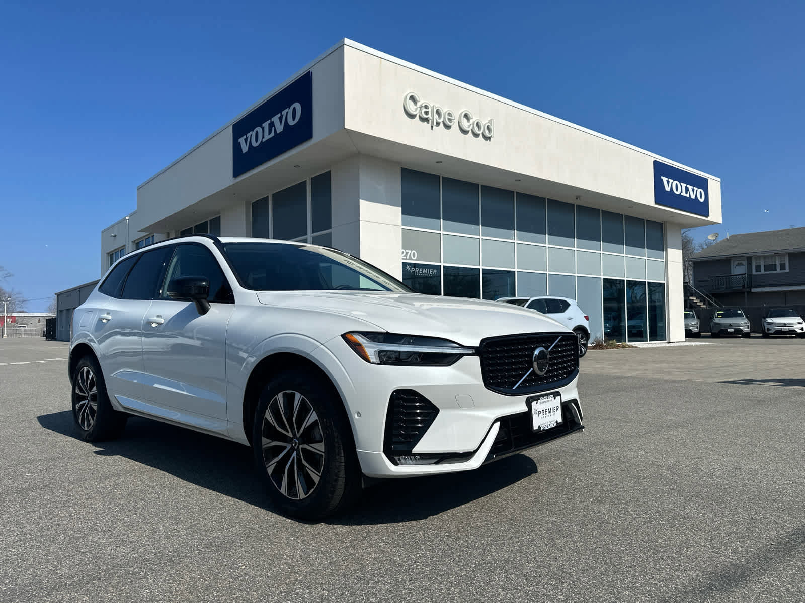 Used 2025 Volvo XC60 B5 Plus image 2