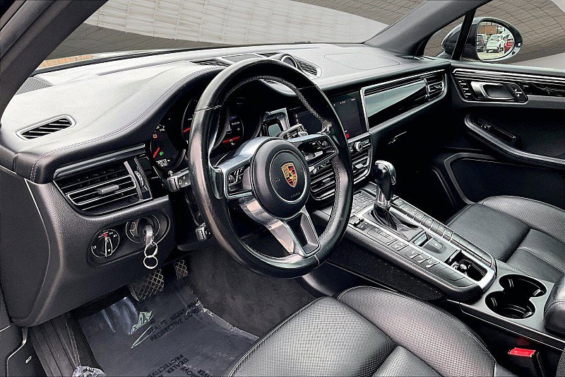 Used 2018 Porsche Macan AWD/4WD image 12
