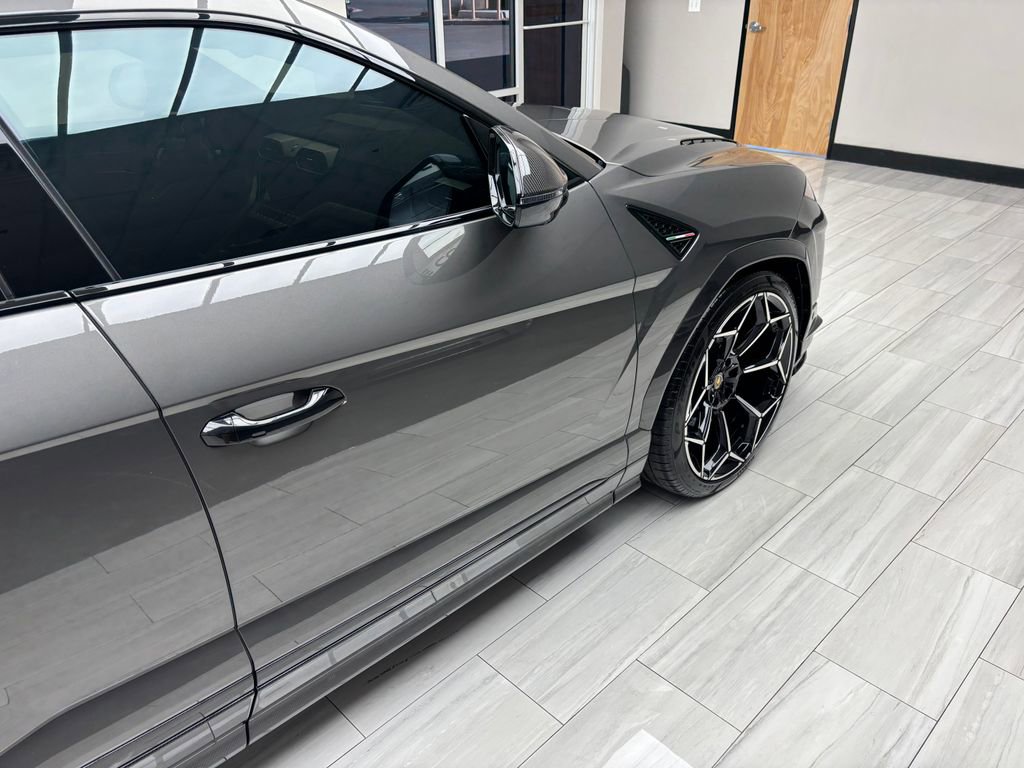 Used 2023 Lamborghini Urus Performante image 43