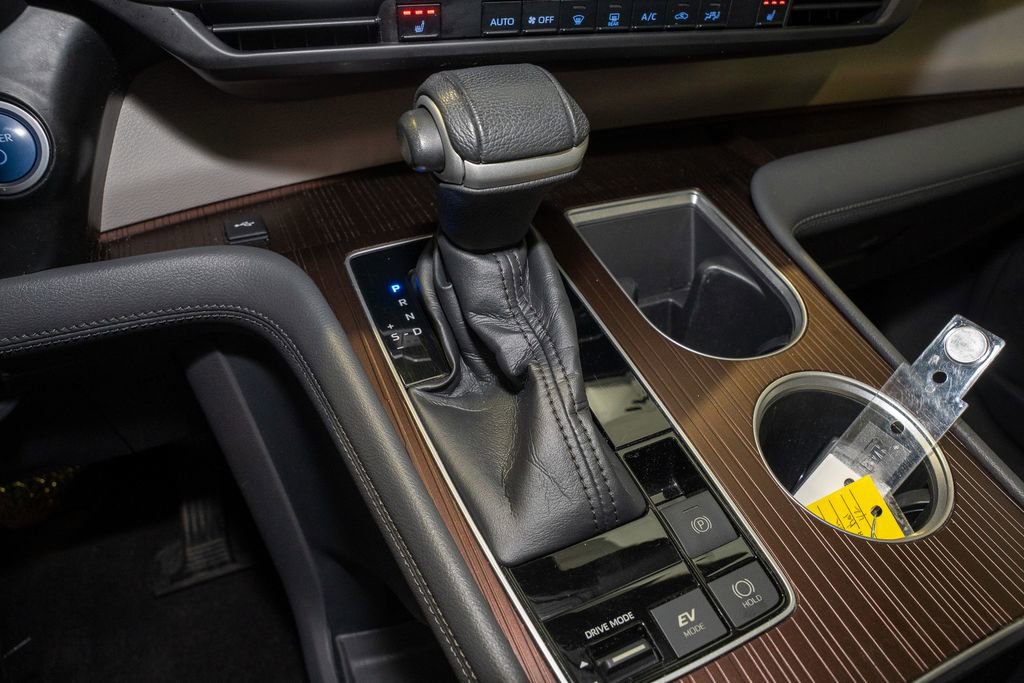 Used 2021 Toyota Sienna XLE image 17