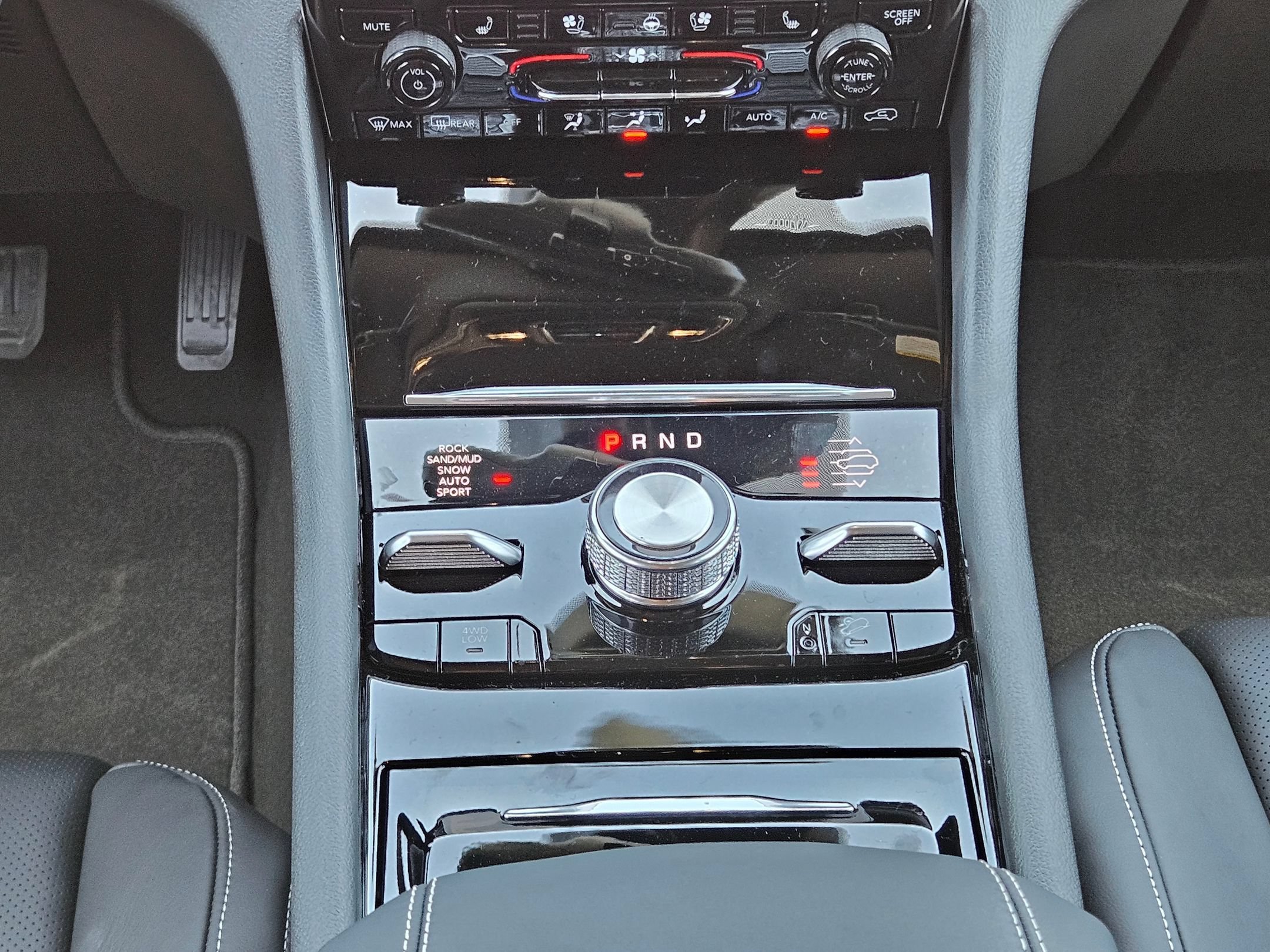 New 2025 Jeep Grand Cherokee L Overland w/ Advanced Protech Group III AWD/4WD image 17