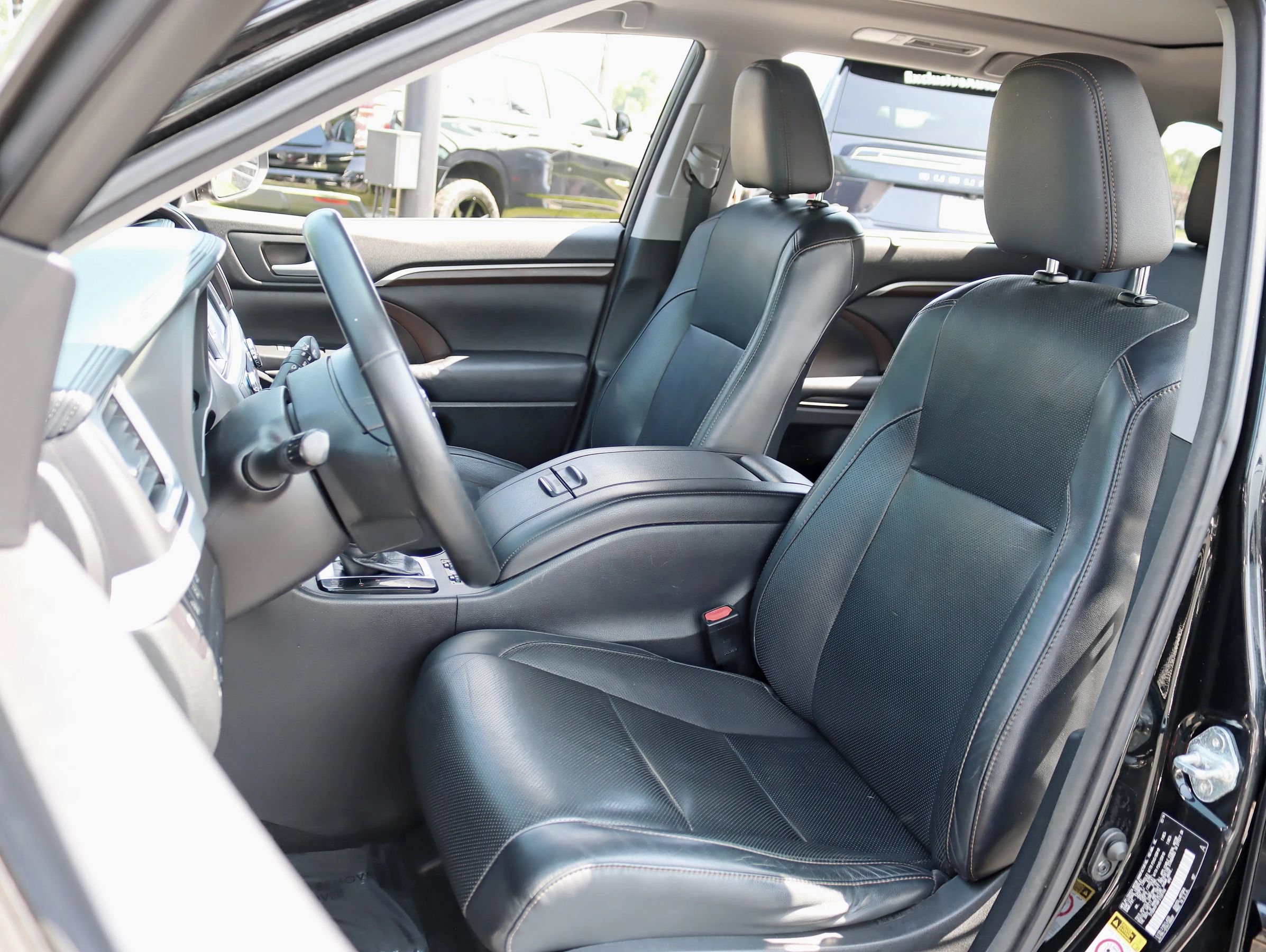 Used 2015 Toyota Highlander Limited Platinum AWD/4WD image 28