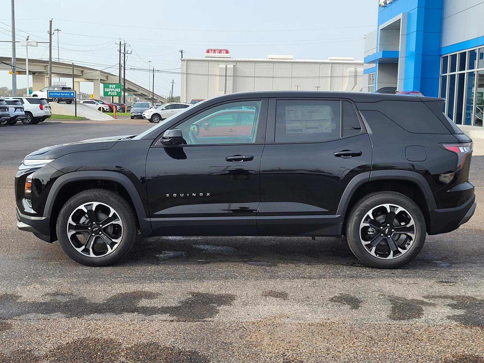 New 2026 Chevrolet Equinox LT image 2
