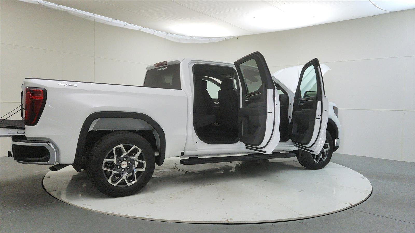 New 2026 GMC Sierra 1500 SLE image 12