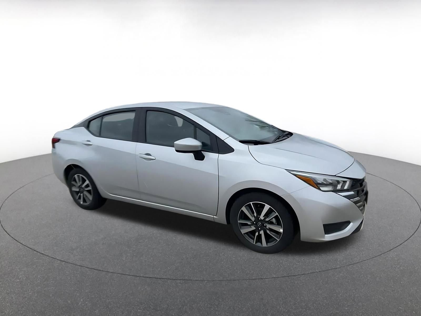 Used 2025 Nissan Versa SV video 2