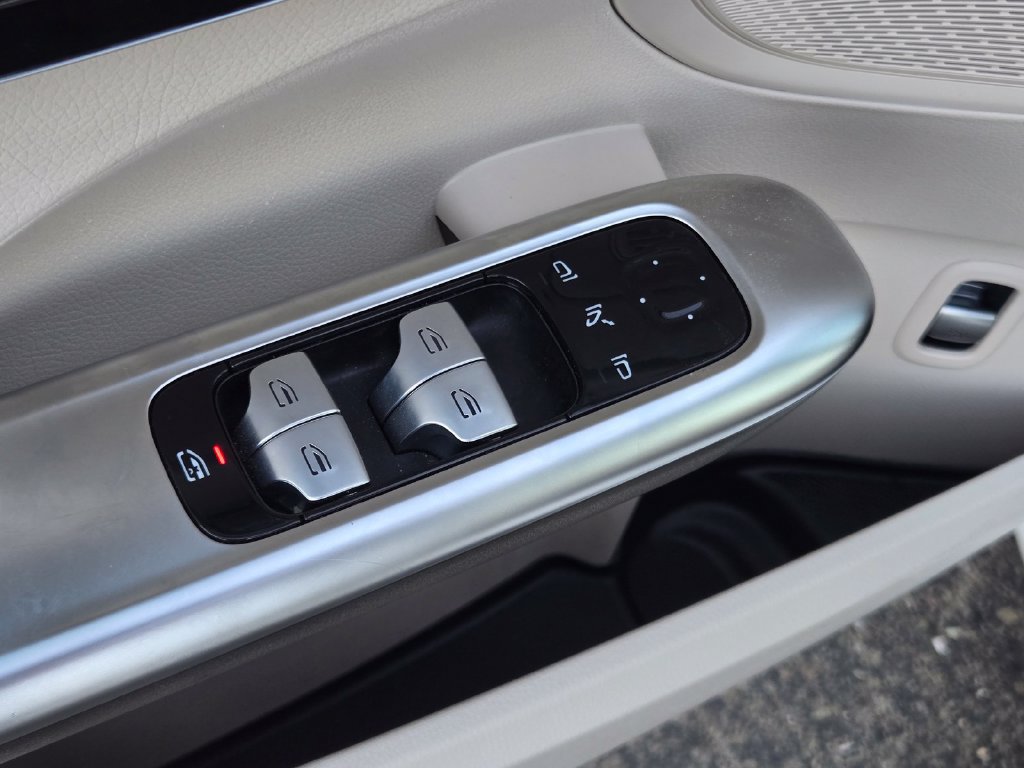 Used 2024 Mercedes-Benz C 300 4MATIC Sedan image 11
