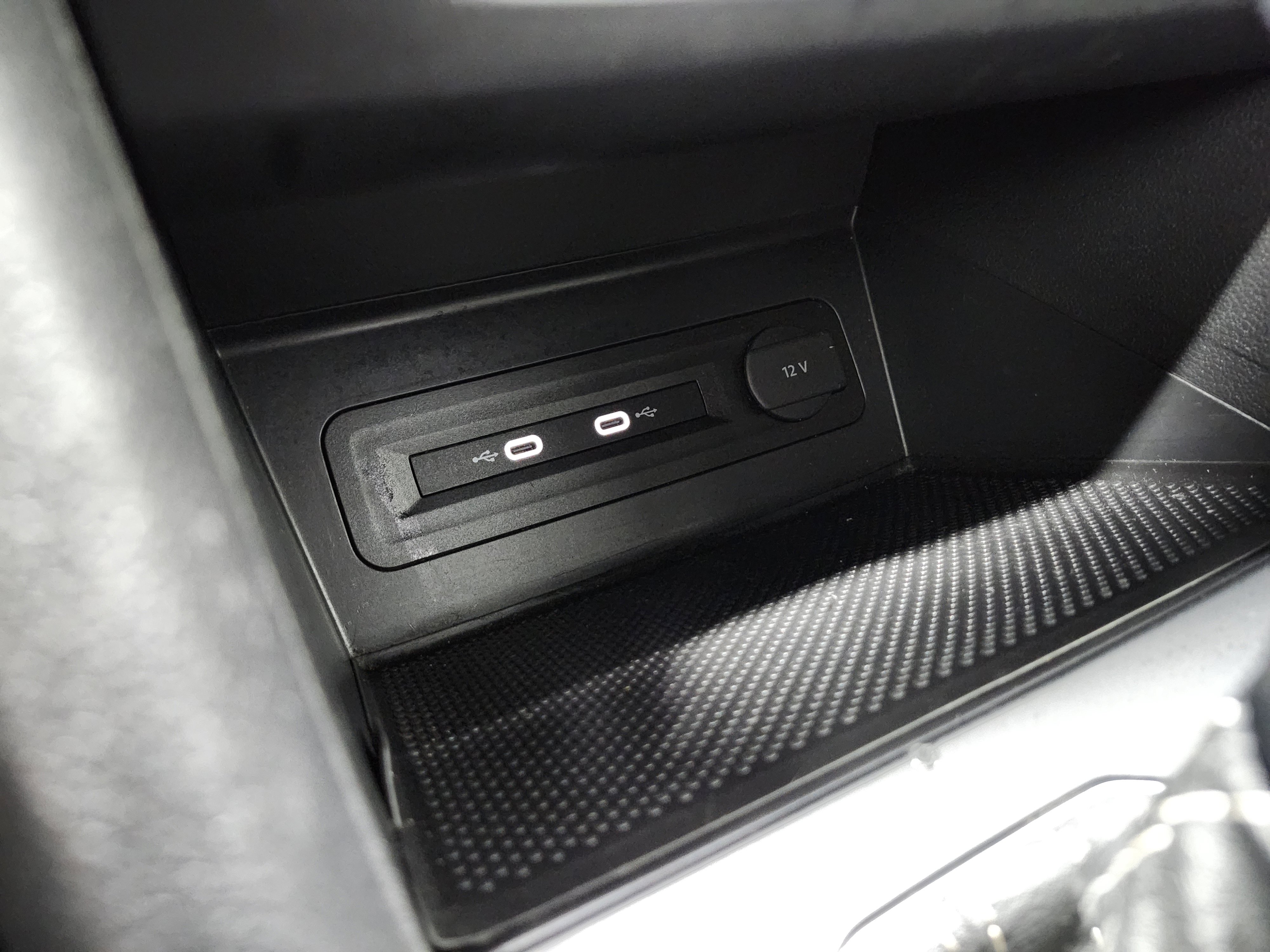 Used 2022 Volkswagen Atlas Cross Sport SE image 8