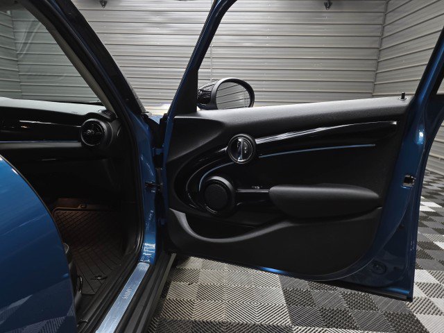 Used 2024 MINI Cooper 4-Door Hardtop FWD image 32