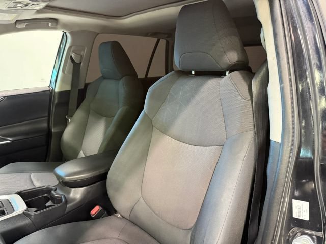 Used 2019 Toyota RAV4 XLE w/ Convenience Package FWD image 23