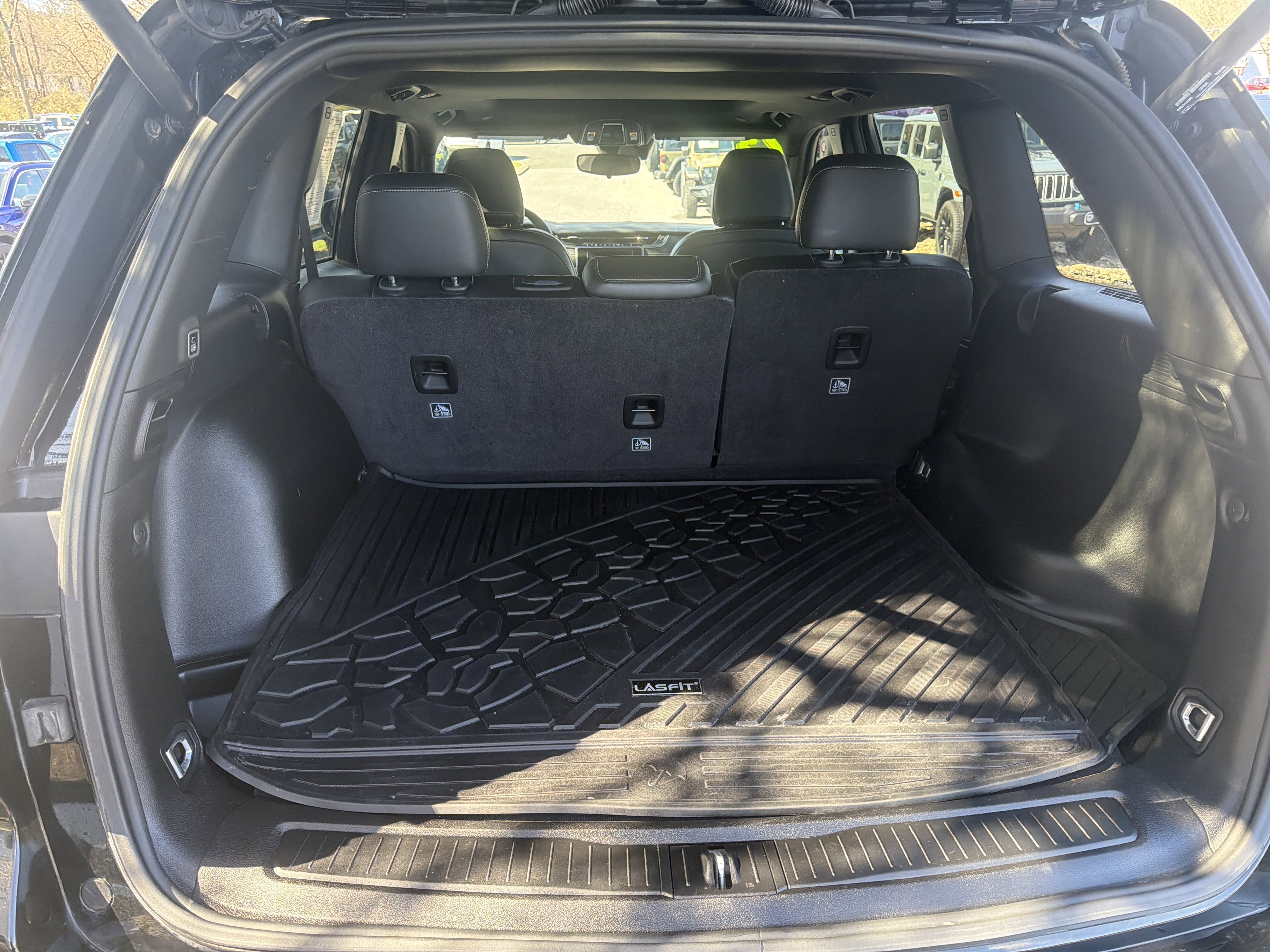 Used 2023 Jeep Grand Cherokee Altitude image 4