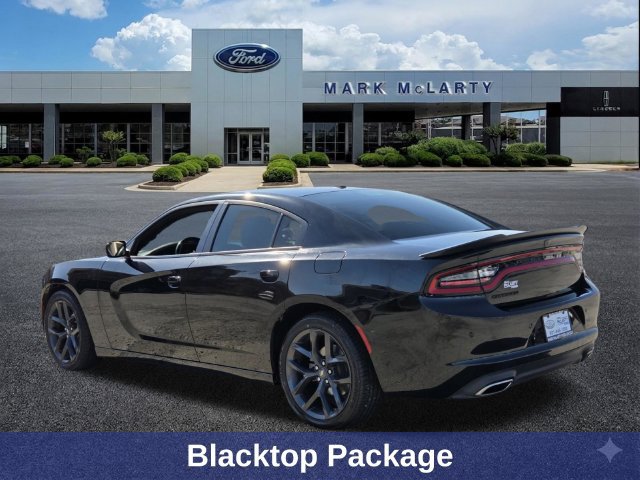 Used 2022 Dodge Charger SXT w/ Blacktop Package RWD image 3