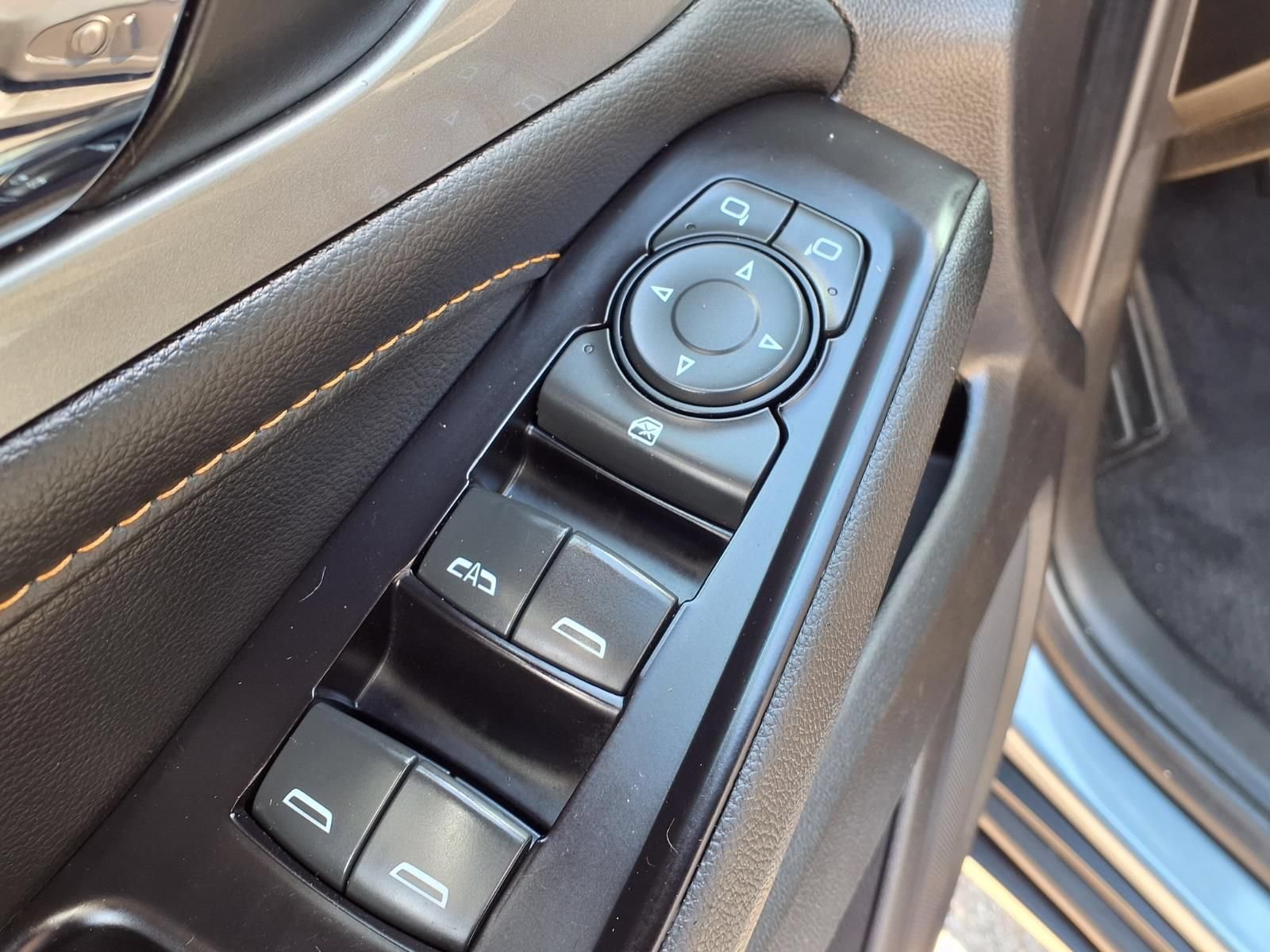 Used 2019 Chevrolet Traverse LT FWD image 16