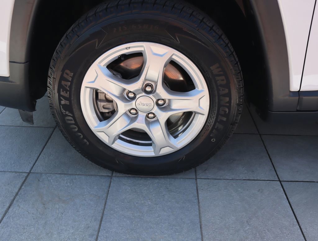 Used 2022 Jeep Compass Sport FWD image 9