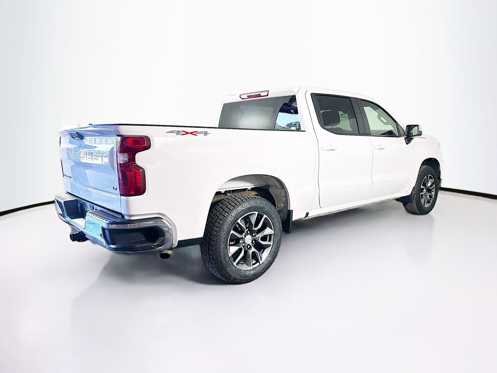 Used 2024 Chevrolet Silverado 1500 LT AWD/4WD image 9