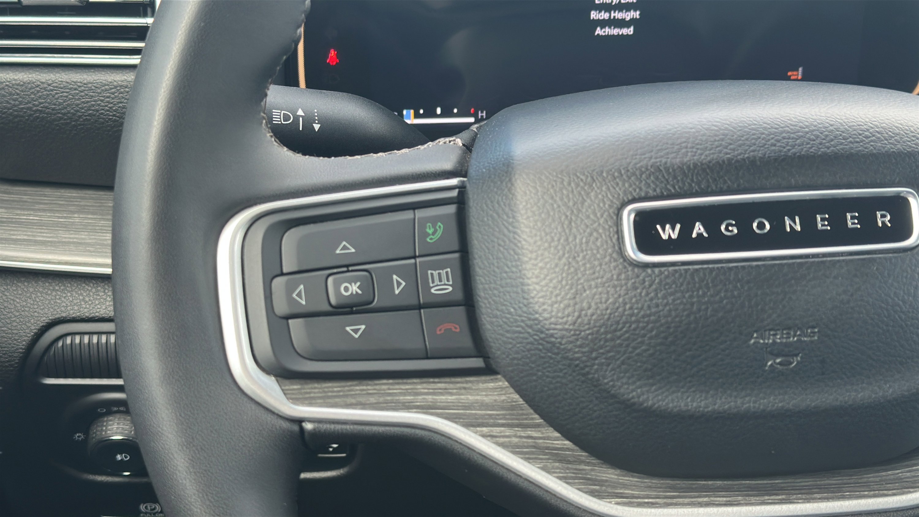 Used 2024 Jeep Wagoneer Series III AWD/4WD image 11