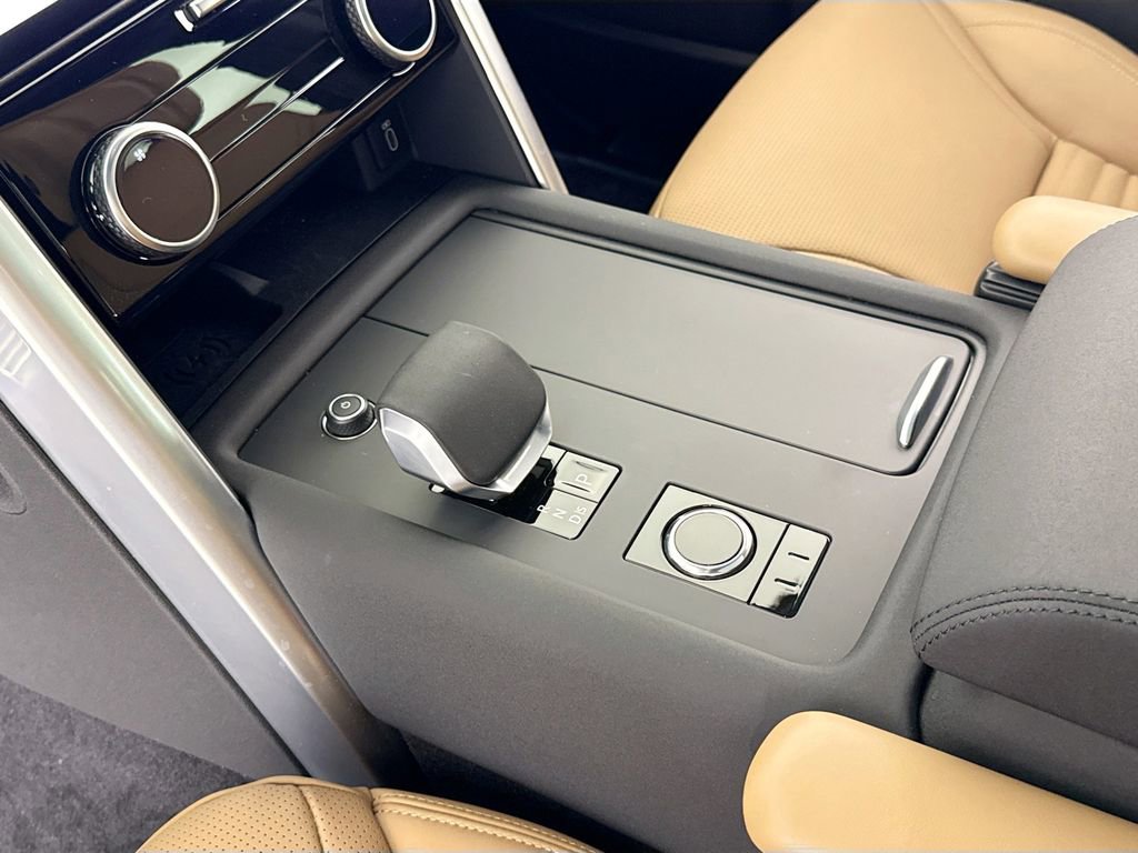 Used 2026 Land Rover Discovery Limited Edition image 21