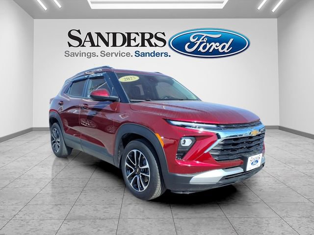 Used 2025 Chevrolet TrailBlazer LT w/ LT Cold Weather Package image 1