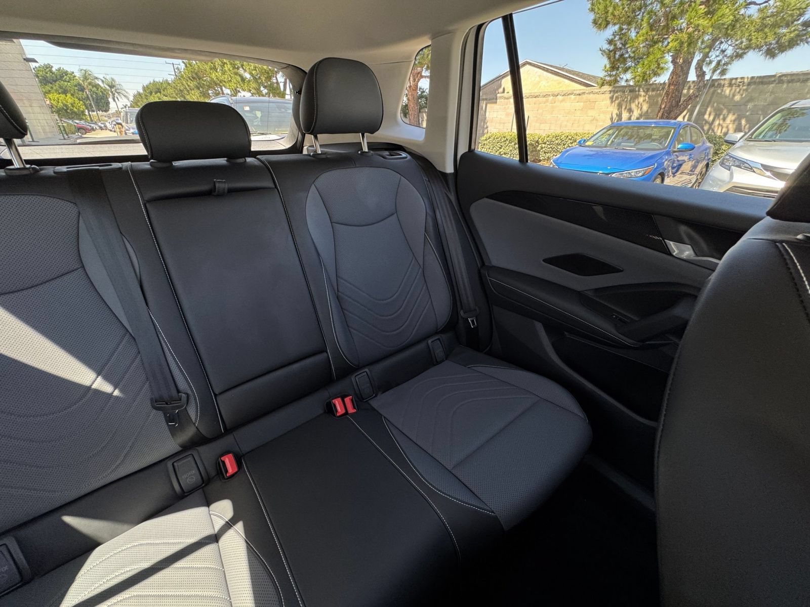 Used 2026 Volkswagen Tiguan SE FWD image 38