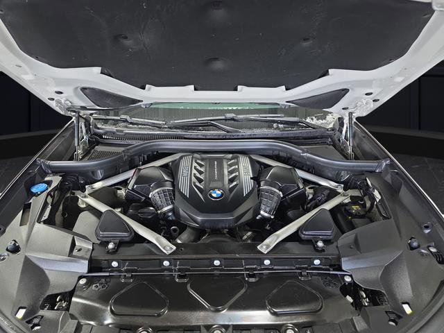 Used 2021 BMW X7 M50i w/ Dynamic Handling Package image 43