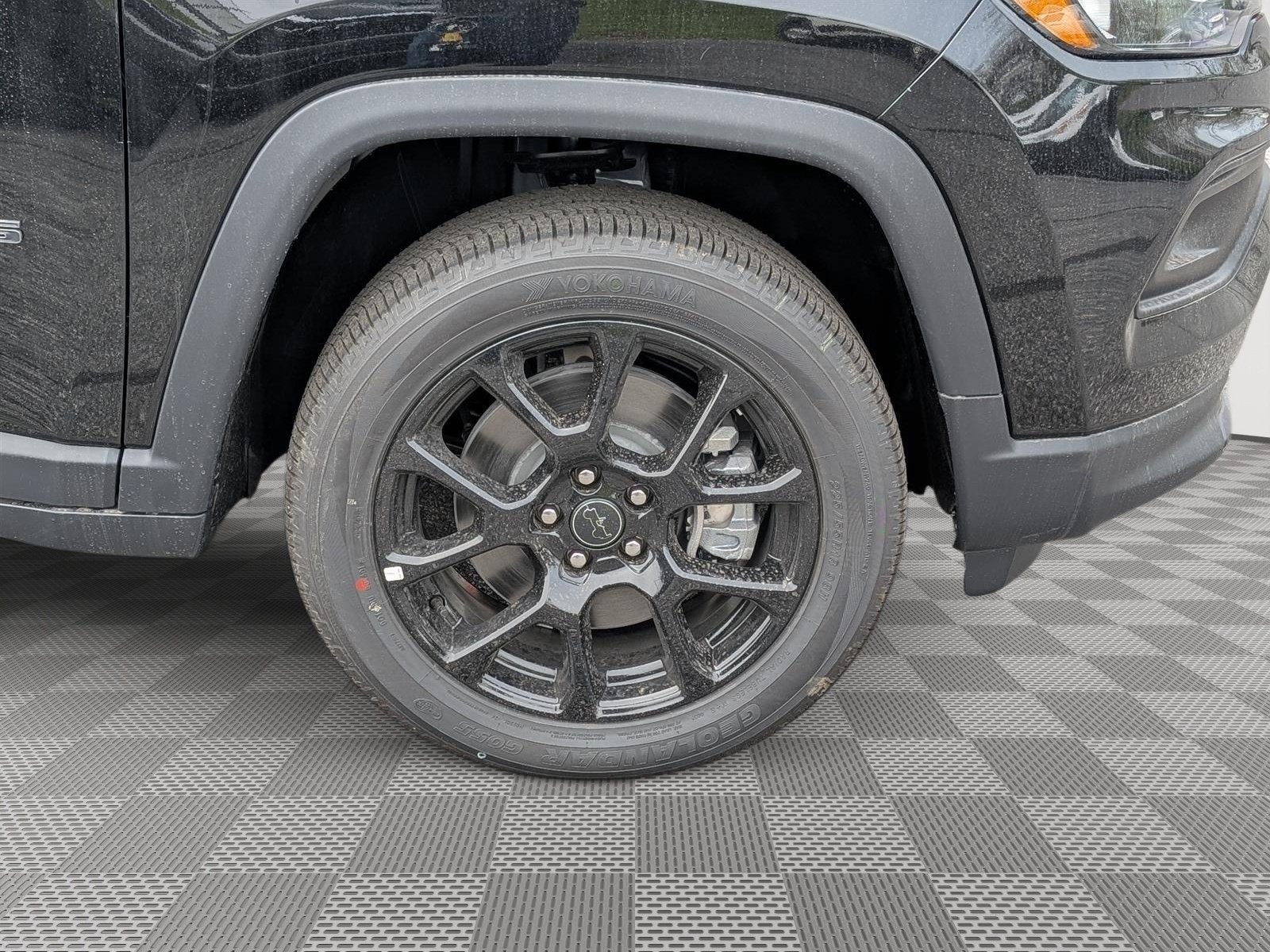 New 2025 Jeep Compass Latitude w/ Sun & Sound Group AWD/4WD image 5